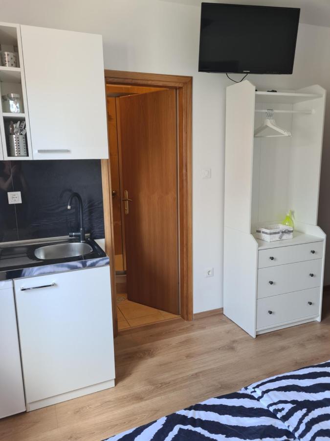 Apartments Petrovic Сило Экстерьер фото
